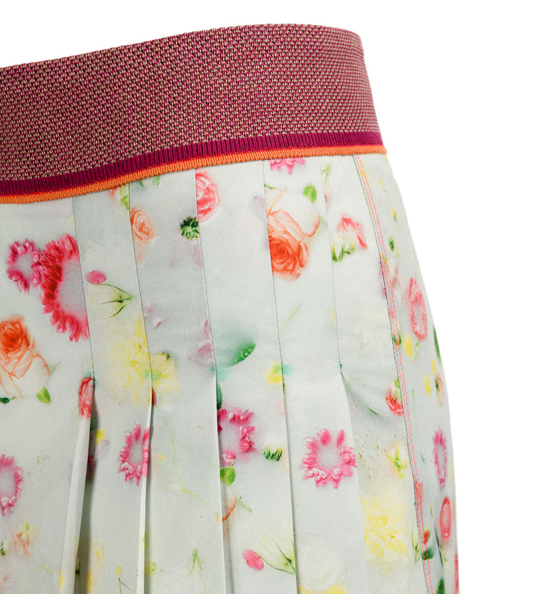 Pleated skirt Flower shake